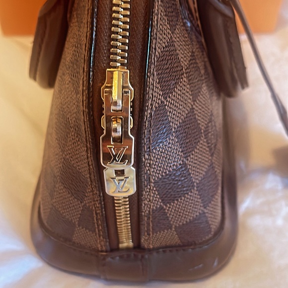Authentic Louis Vuitton Alma purse - Picture 5 of 13
